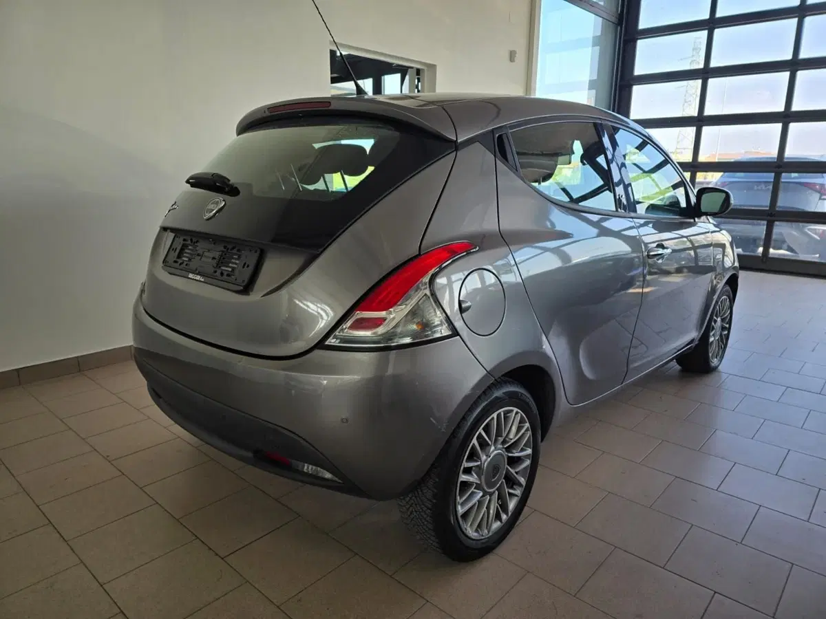 Lancia Ypsilon usata a Rimini (4)