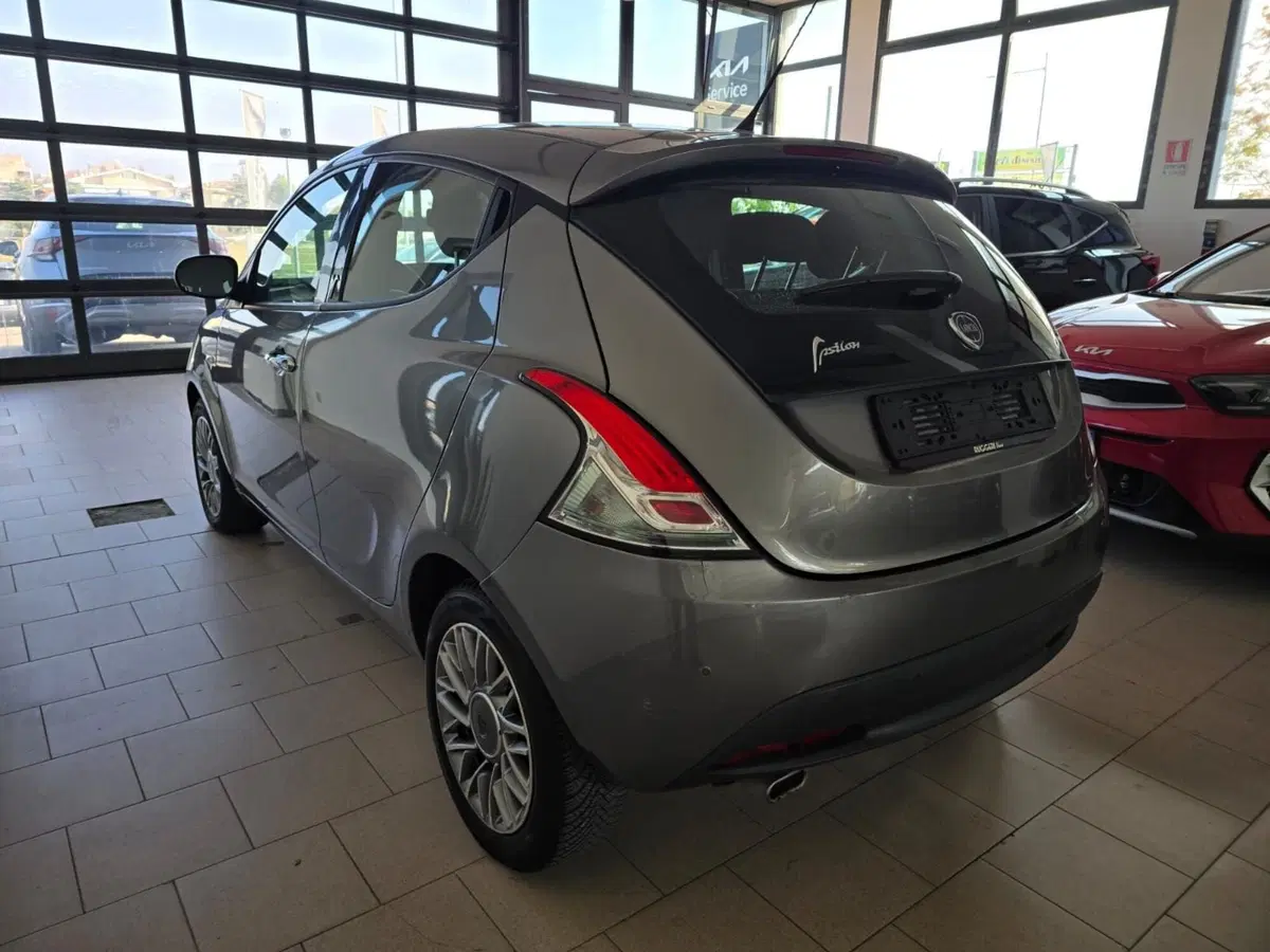 Lancia Ypsilon usata a Rimini (5)