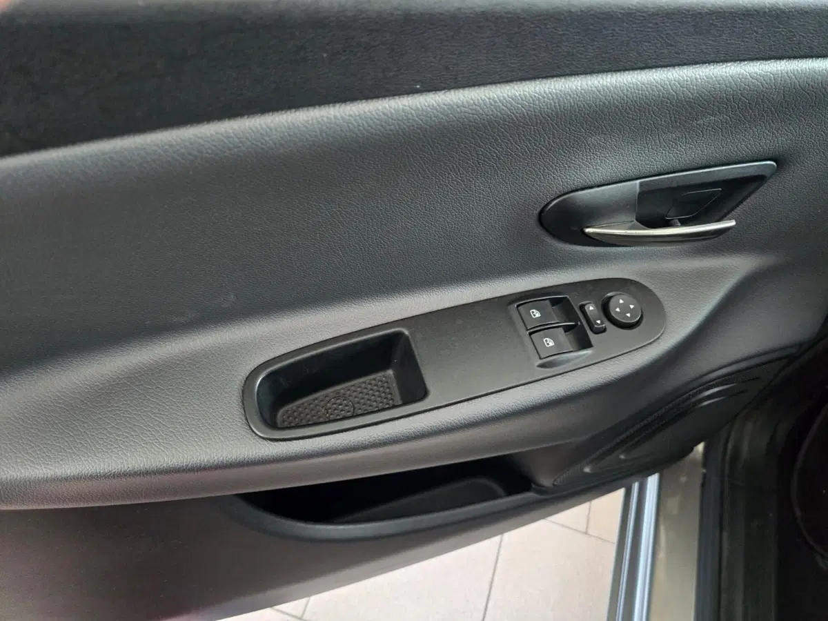 Lancia Ypsilon usata a Rimini (9)