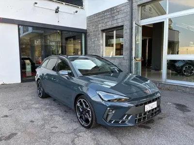 Cupra Leon Station Wagon Leon Sportstourer 1.5 hybrid 150cv dsg del 2025 usata a Barlassina