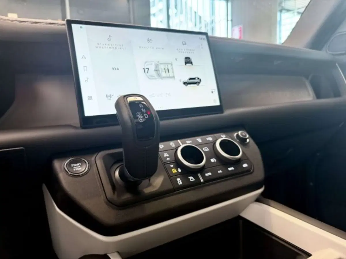 Land Rover Defender nuova a Torino (10)