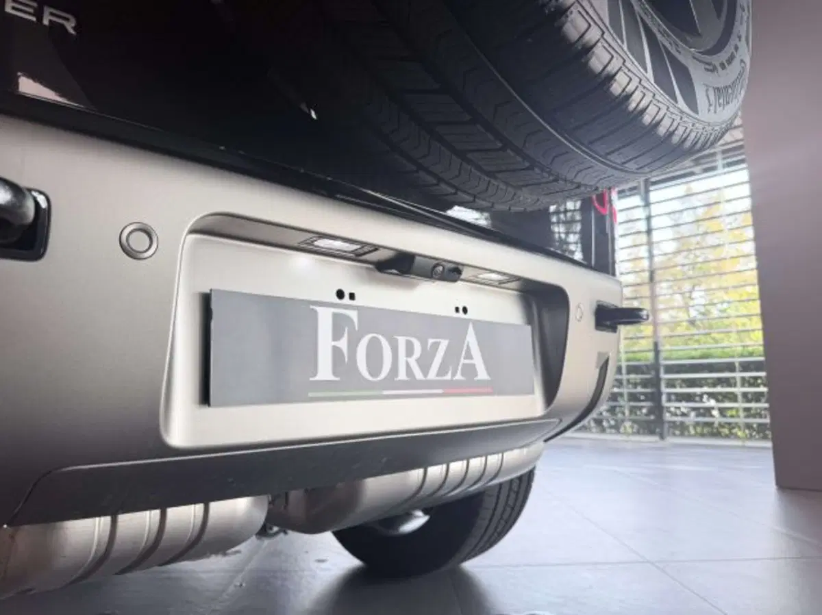 Land Rover Defender nuova a Torino (12)
