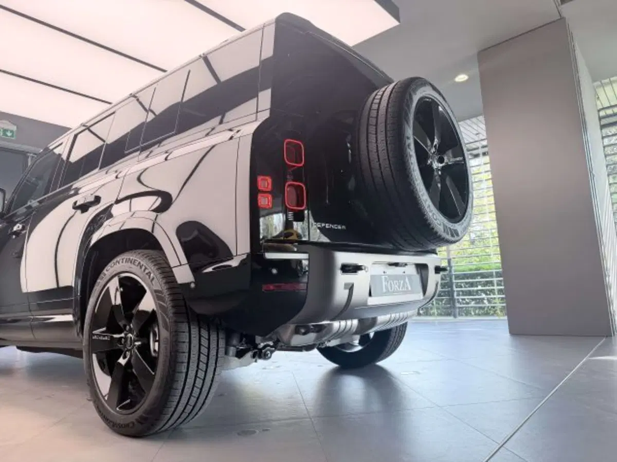 Land Rover Defender nuova a Torino (15)