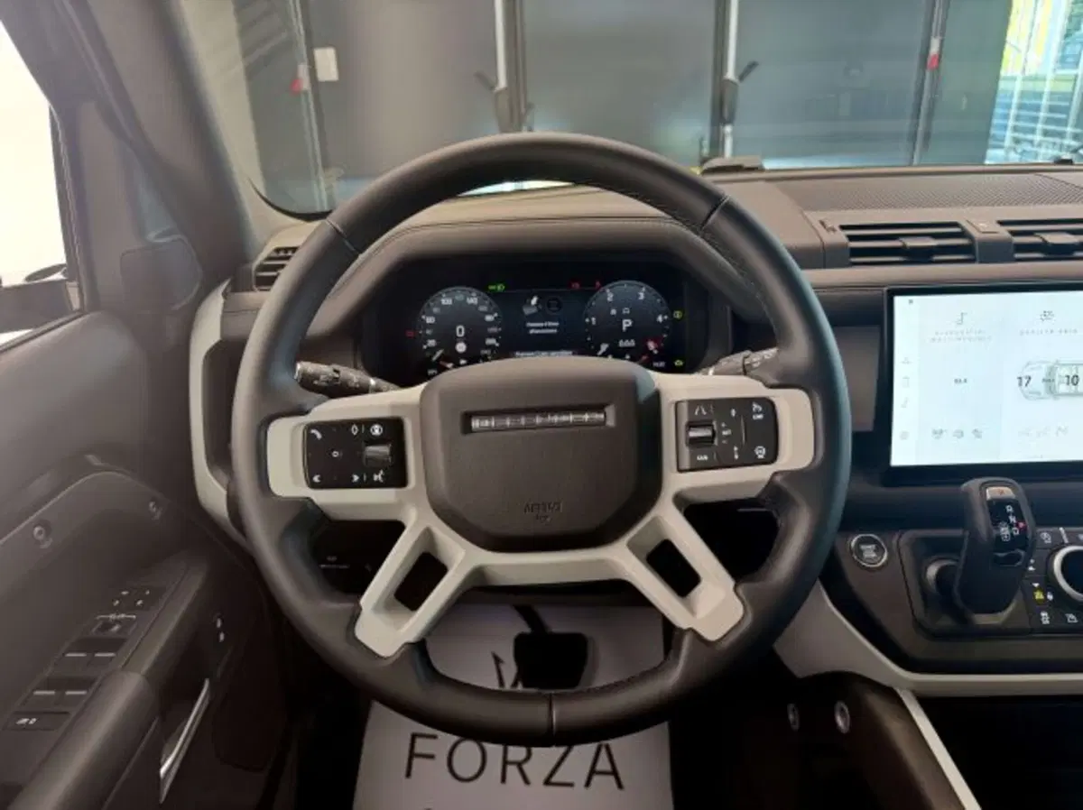 Land Rover Defender nuova a Torino (4)