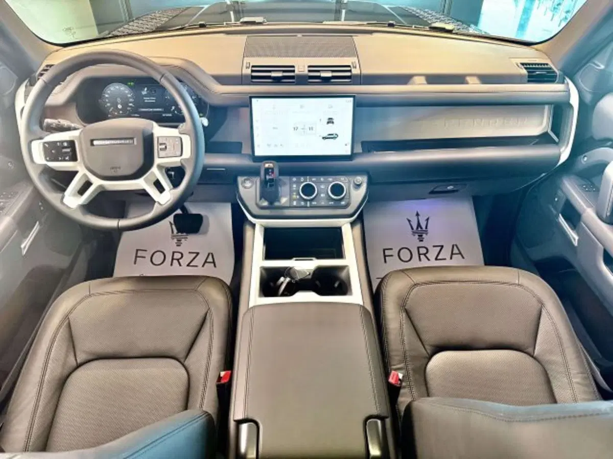 Land Rover Defender nuova a Torino (6)