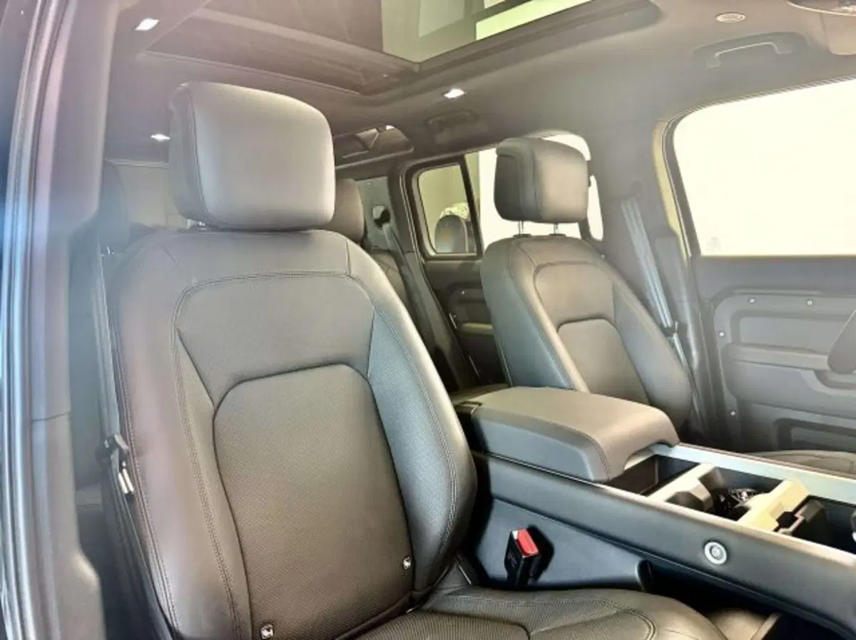 Land Rover Defender nuova a Torino (7)