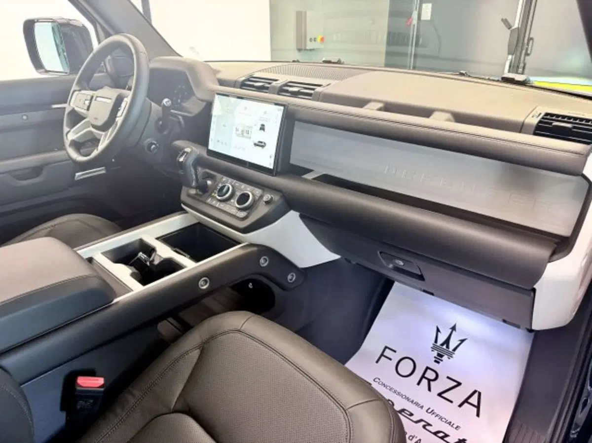 Land Rover Defender nuova a Torino (8)