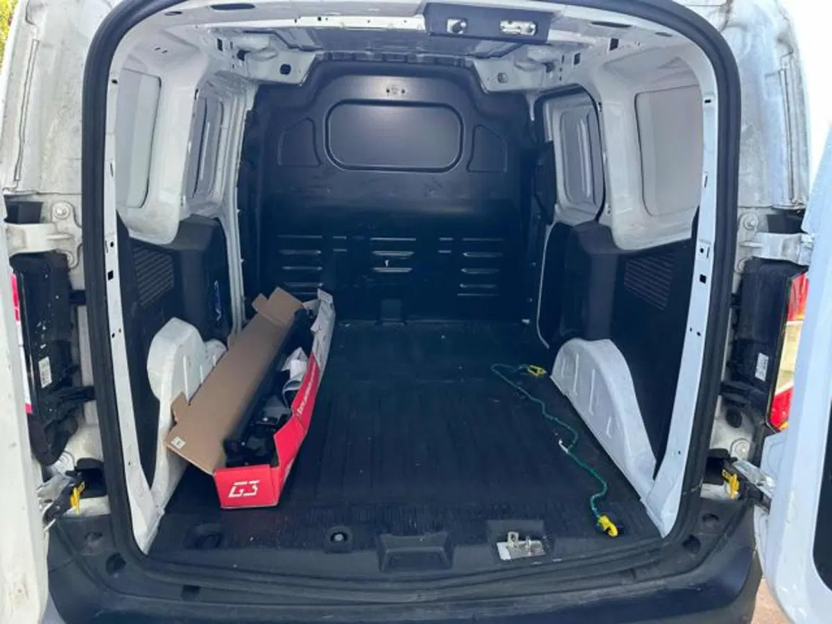 Ford Transit Courier Furgone usata a Lucca (7)