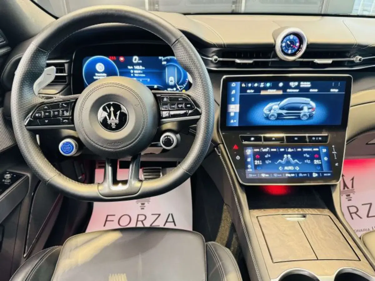 Maserati Grecale usata a Torino (12)
