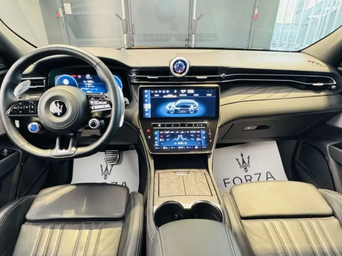 Maserati Grecale usata a Torino (13)