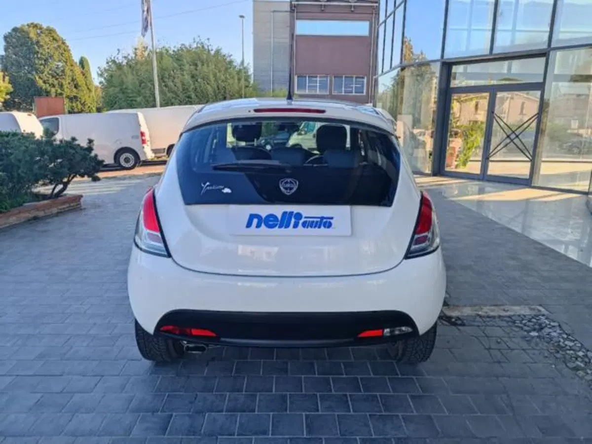 Lancia Ypsilon usata a Pisa (13)