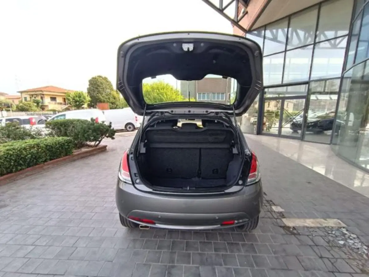 Lancia Ypsilon usata a Pisa (8)