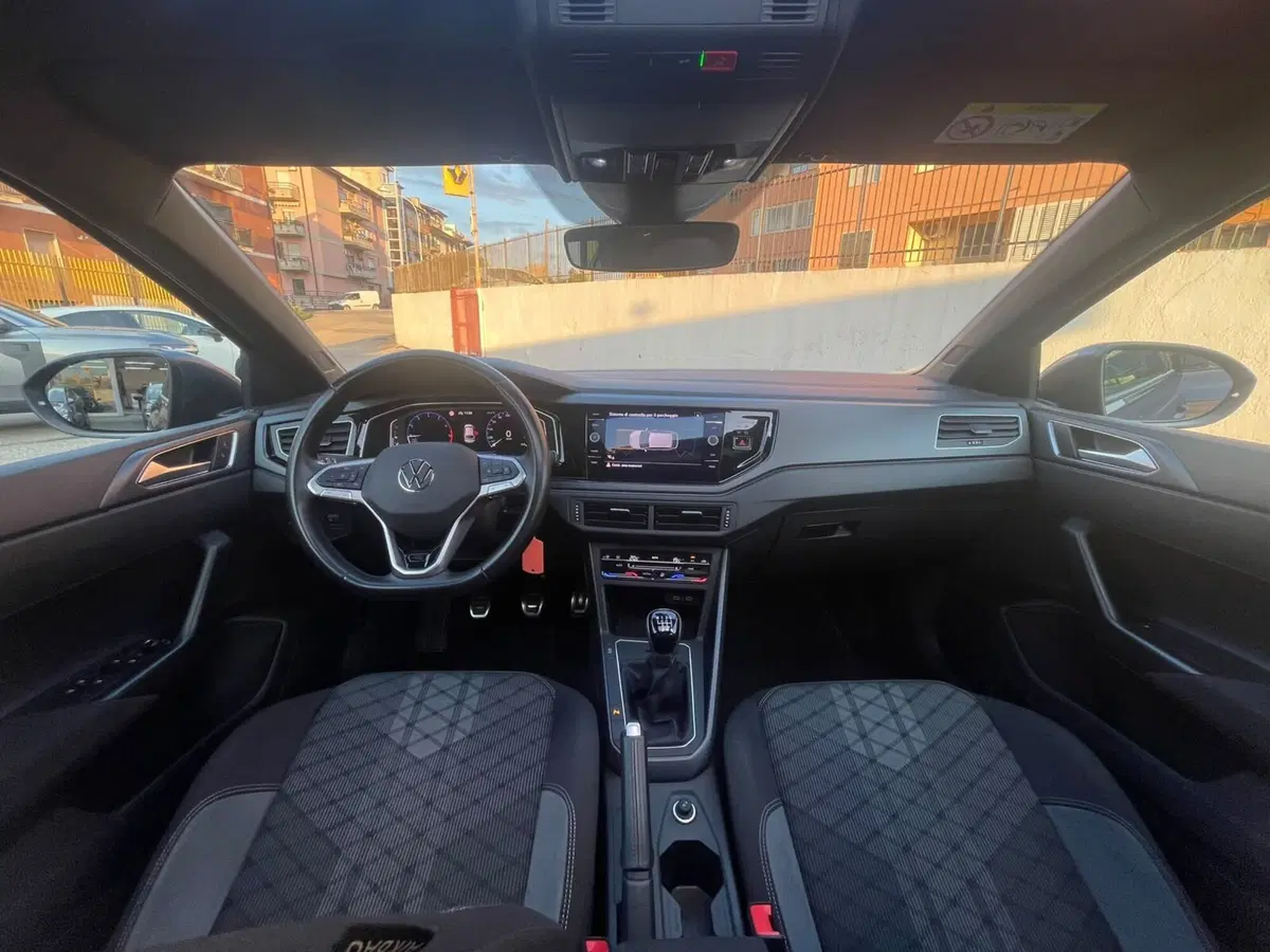 Volkswagen Taigo usata a Messina (14)